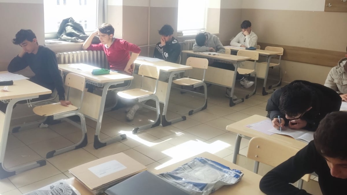 12.Sınıf öğrencilerine Performans Değerlendirme Sınavı (AYT-TYT)yapıldı.