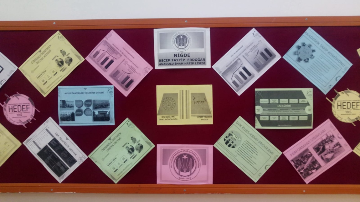 Son sınıf öğrencilere gireceği sınavlarla ilgili(YKS-MSÜ) afişler ve pano hazırlama çalışması yapıldı.